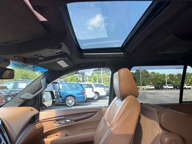 Certified 2017 Cadillac Escalade Platinum AWD/4WD image 12