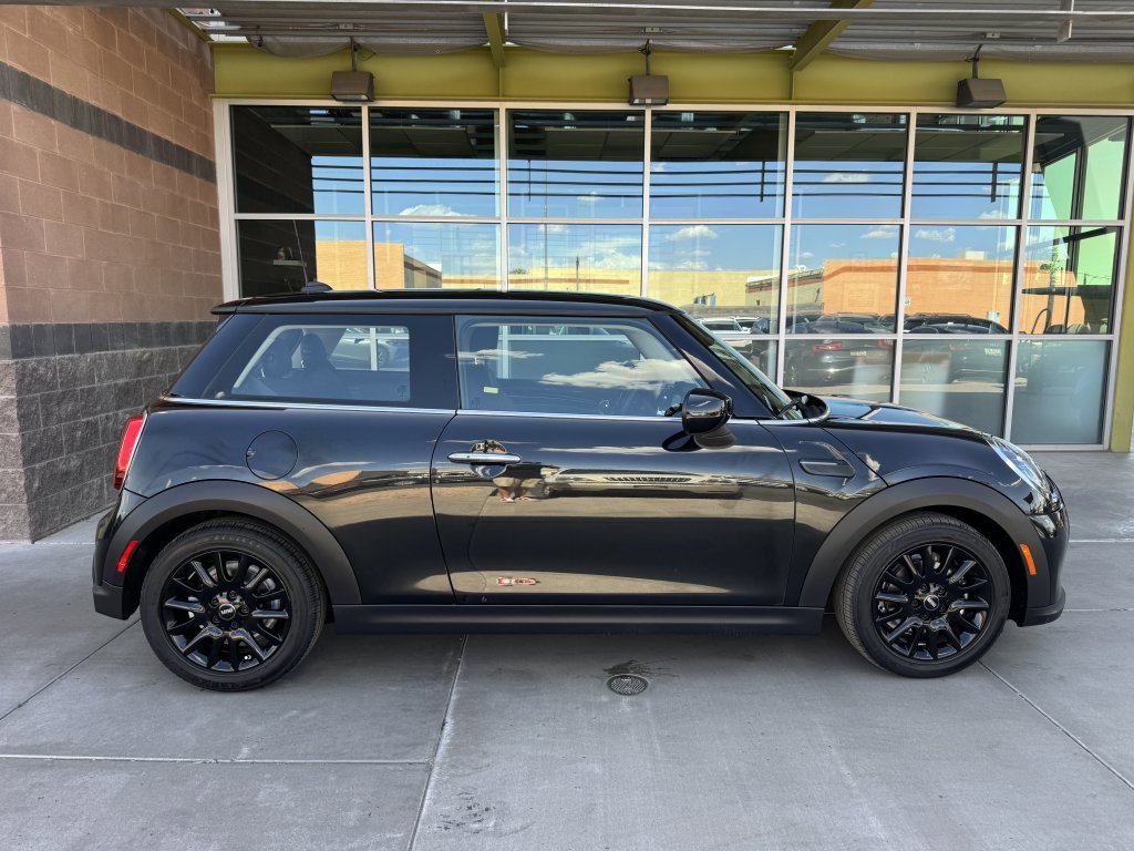Used 2024 MINI Cooper 2-Door Hardtop FWD image 9