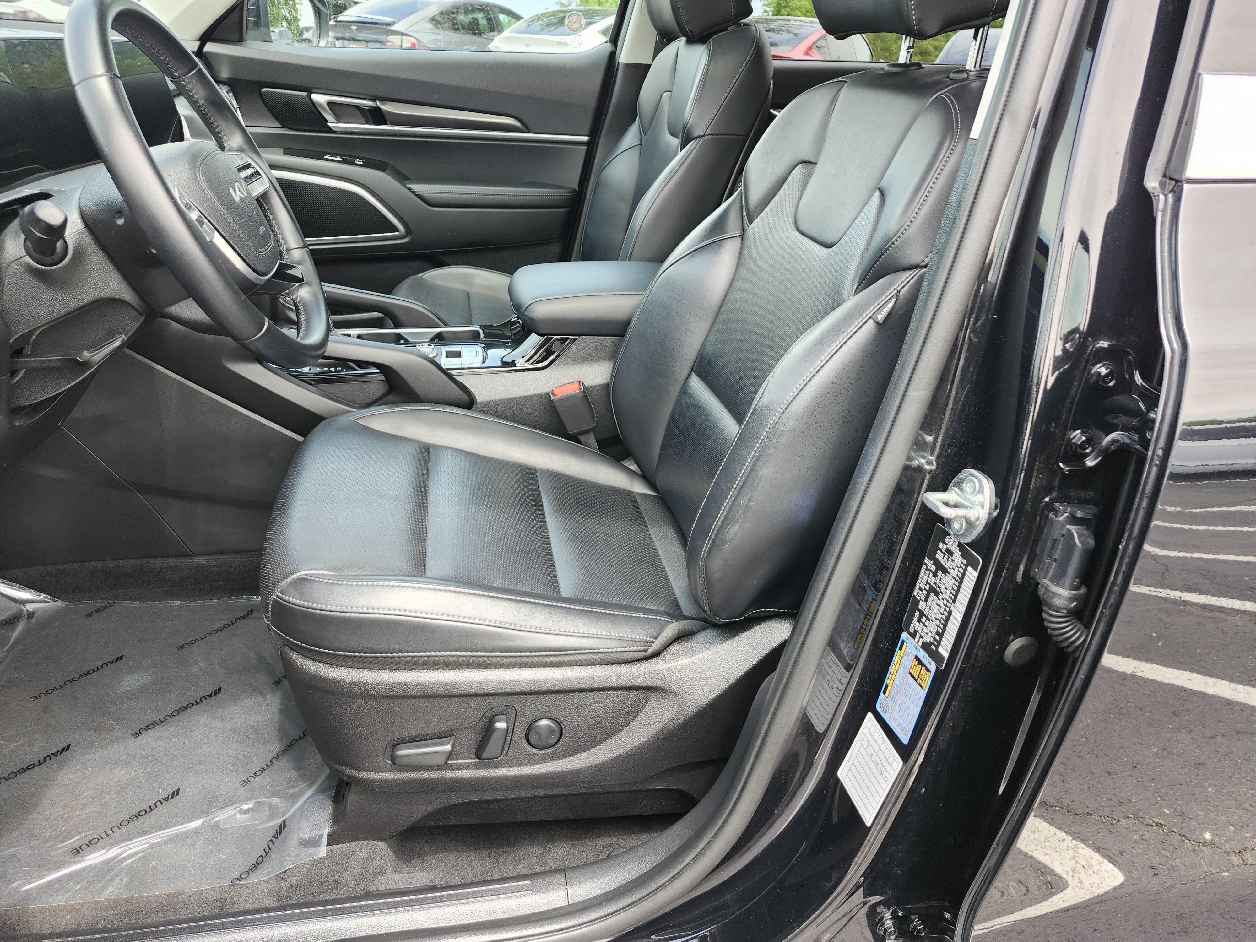 Used 2025 Kia Telluride S FWD image 26