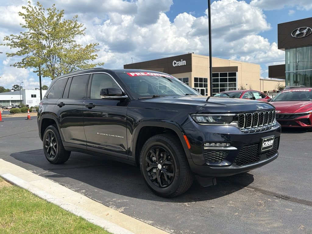 Used 2023 Jeep Grand Cherokee Limited AWD/4WD image 2