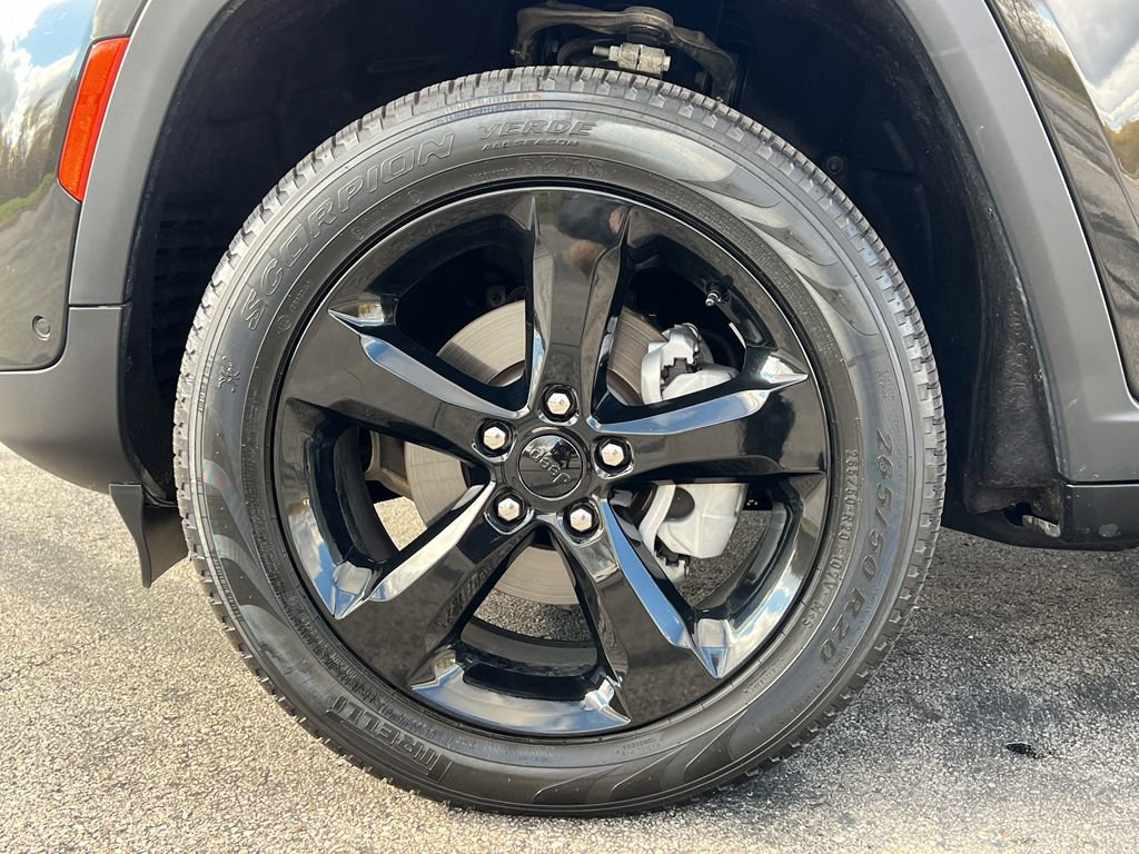 Used 2024 Jeep Grand Cherokee Limited w/ Luxury Tech Group II image 9