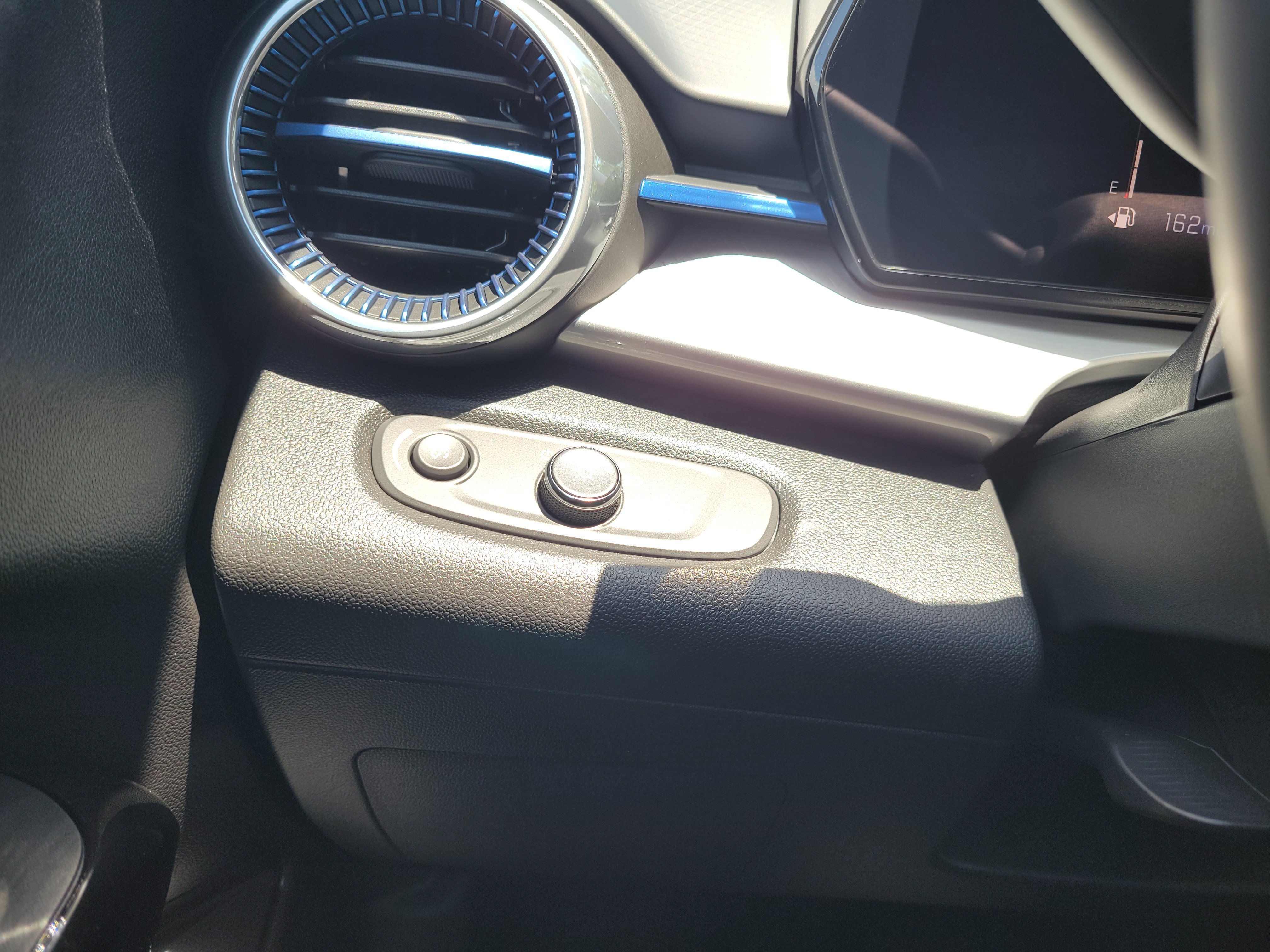 New 2026 Chevrolet Trax LT w/ Driver Confidence Package FWD image 14