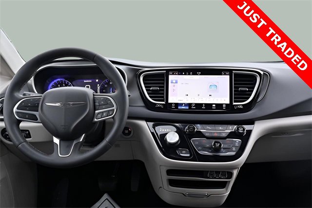 Used 2024 Chrysler Pacifica Touring-L image 25