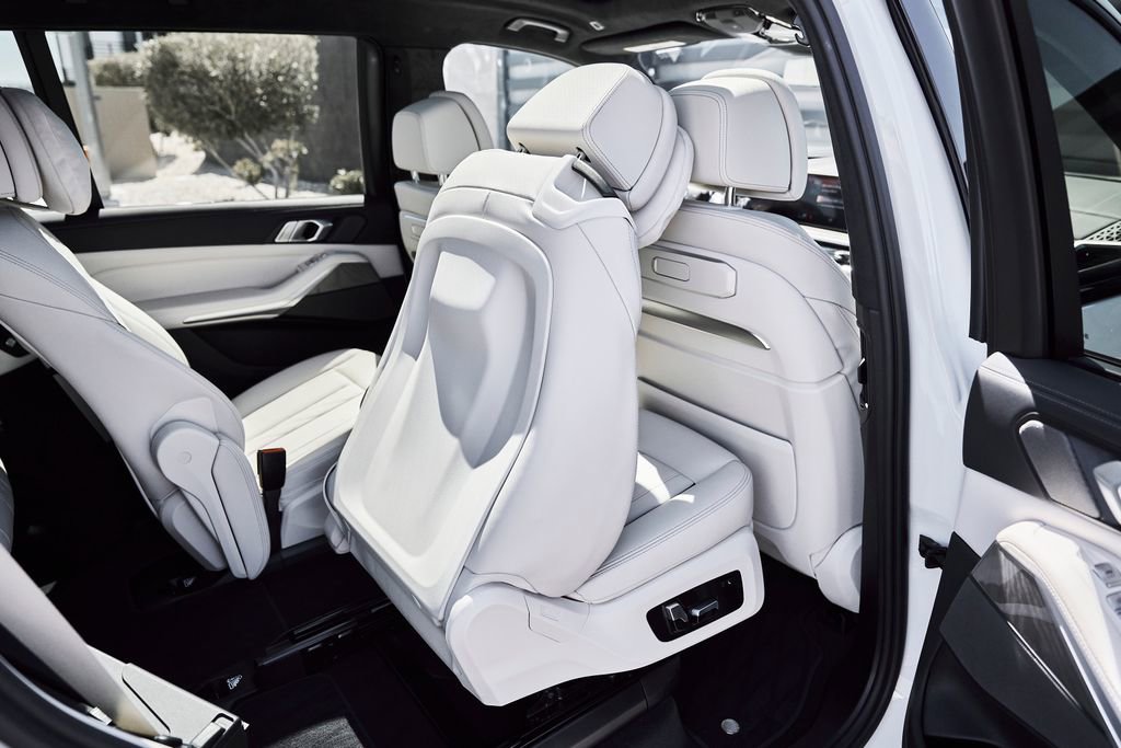 Used 2023 BMW ALPINA XB7 image 49