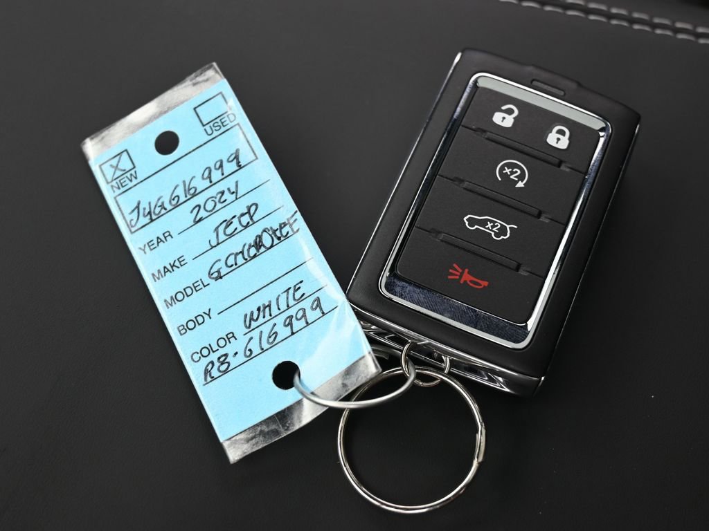 Used 2024 Jeep Grand Cherokee L Overland image 16