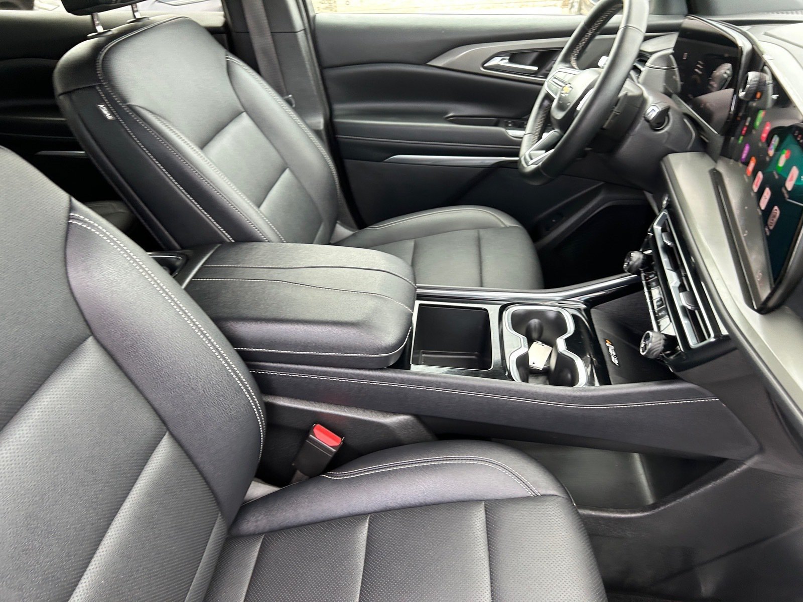Used 2025 Chevrolet Traverse LT AWD/4WD image 13