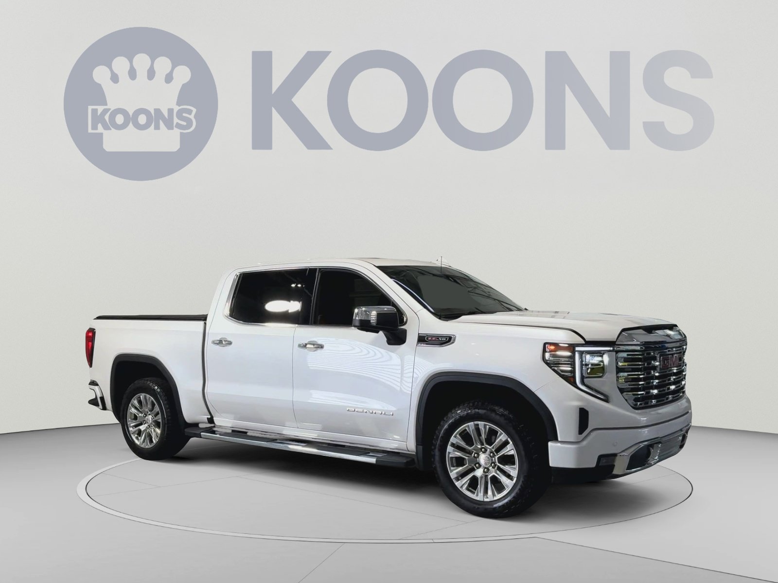 Used 2023 GMC Sierra 1500 Denali w/ Technology Package AWD/4WD image 2