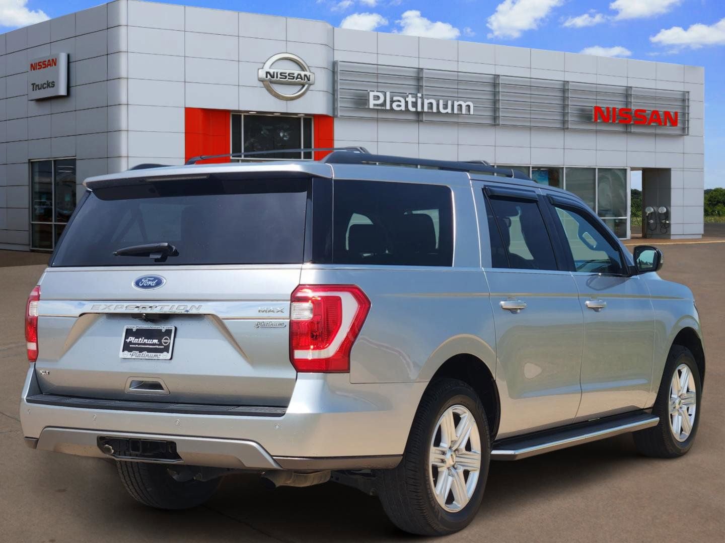 Used 2020 Ford Expedition Max XLT w/ Equipment Group 202A AWD/4WD image 4