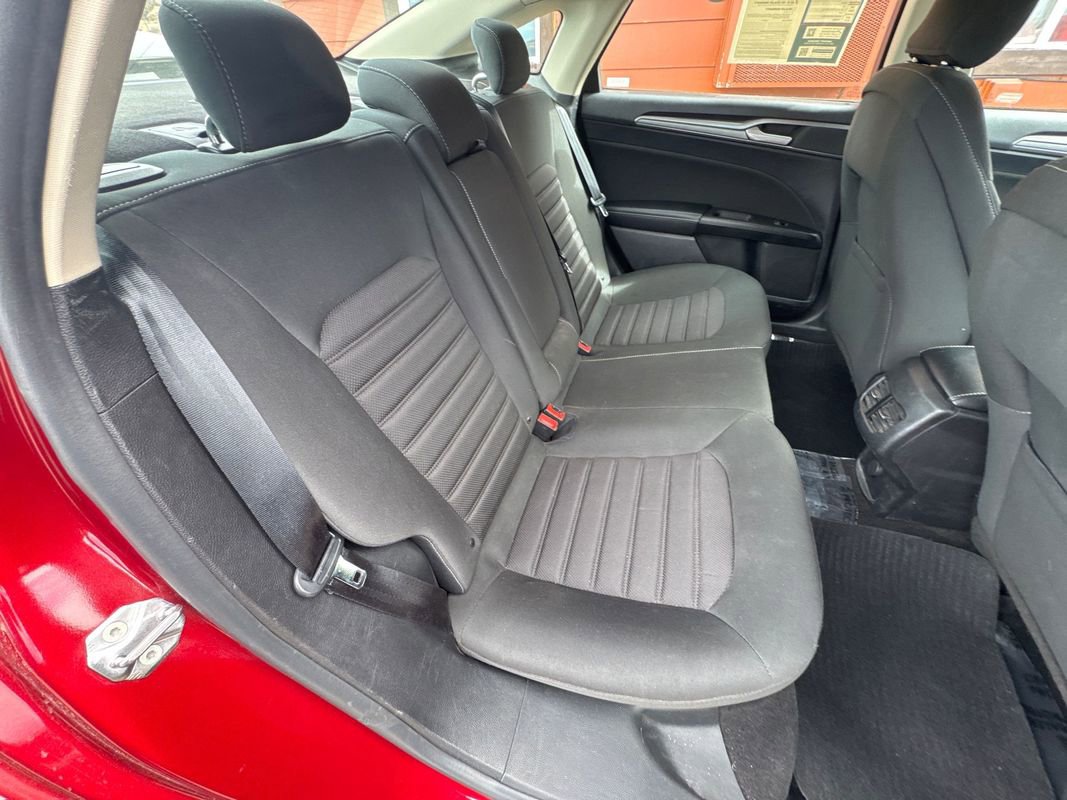 Used 2019 Ford Fusion SE image 16