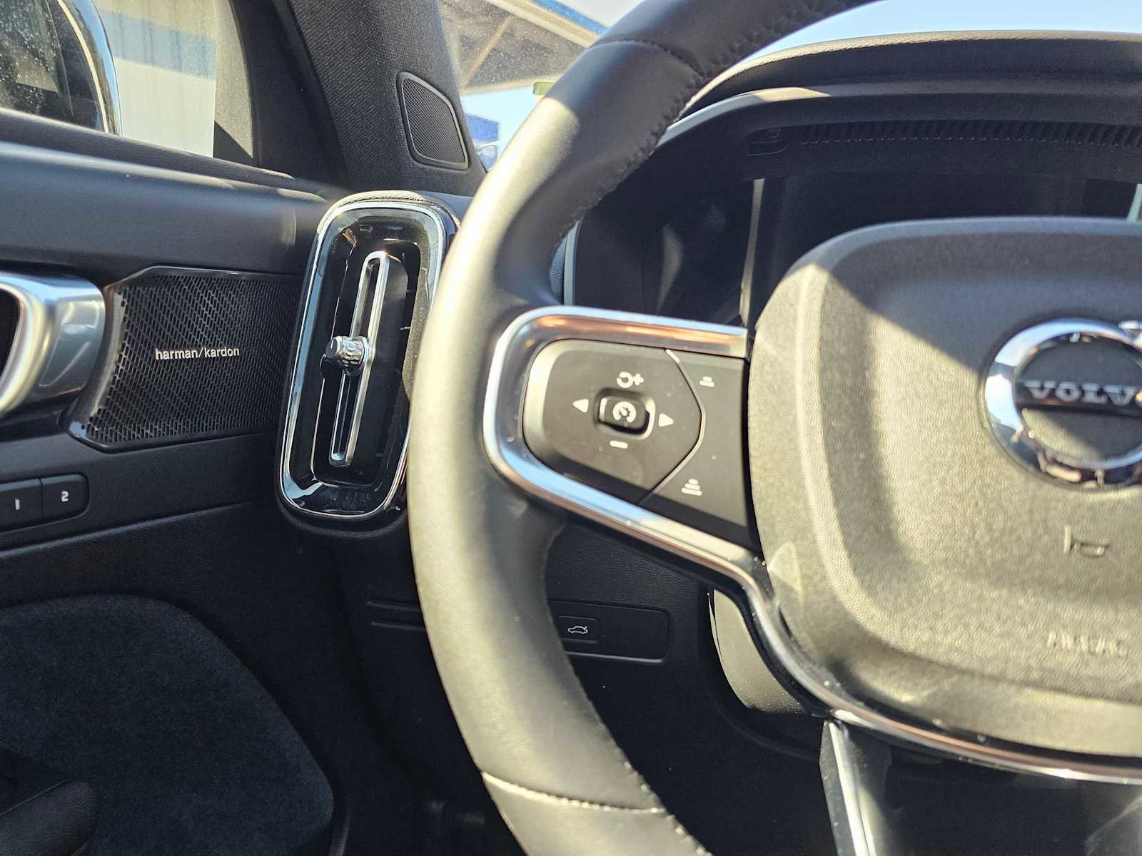 Certified 2023 Volvo C40 P8 Recharge Ultimate w/ Protection Package Premier image 30