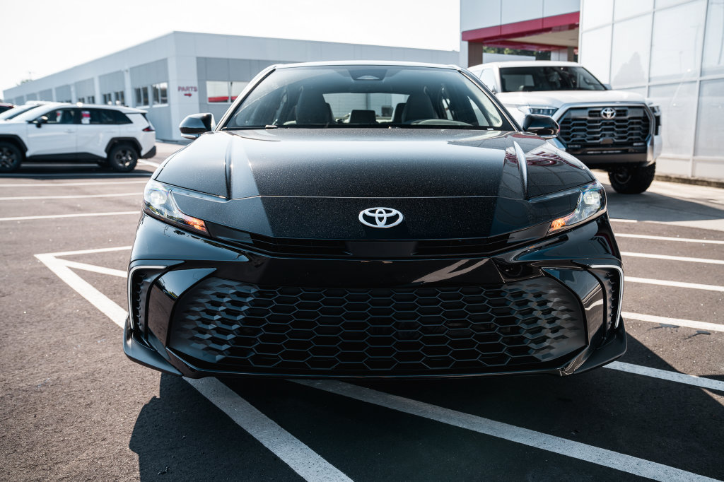 New 2026 Toyota Camry SE FWD image 2