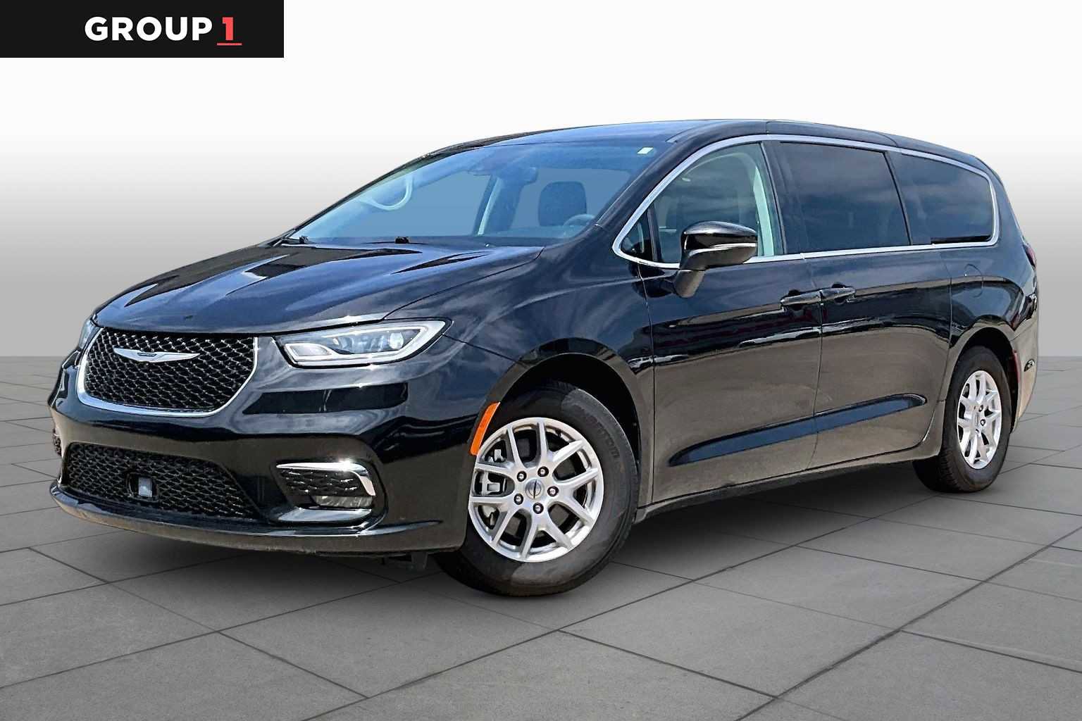 Used 2023 Chrysler Pacifica Touring-L FWD video 1