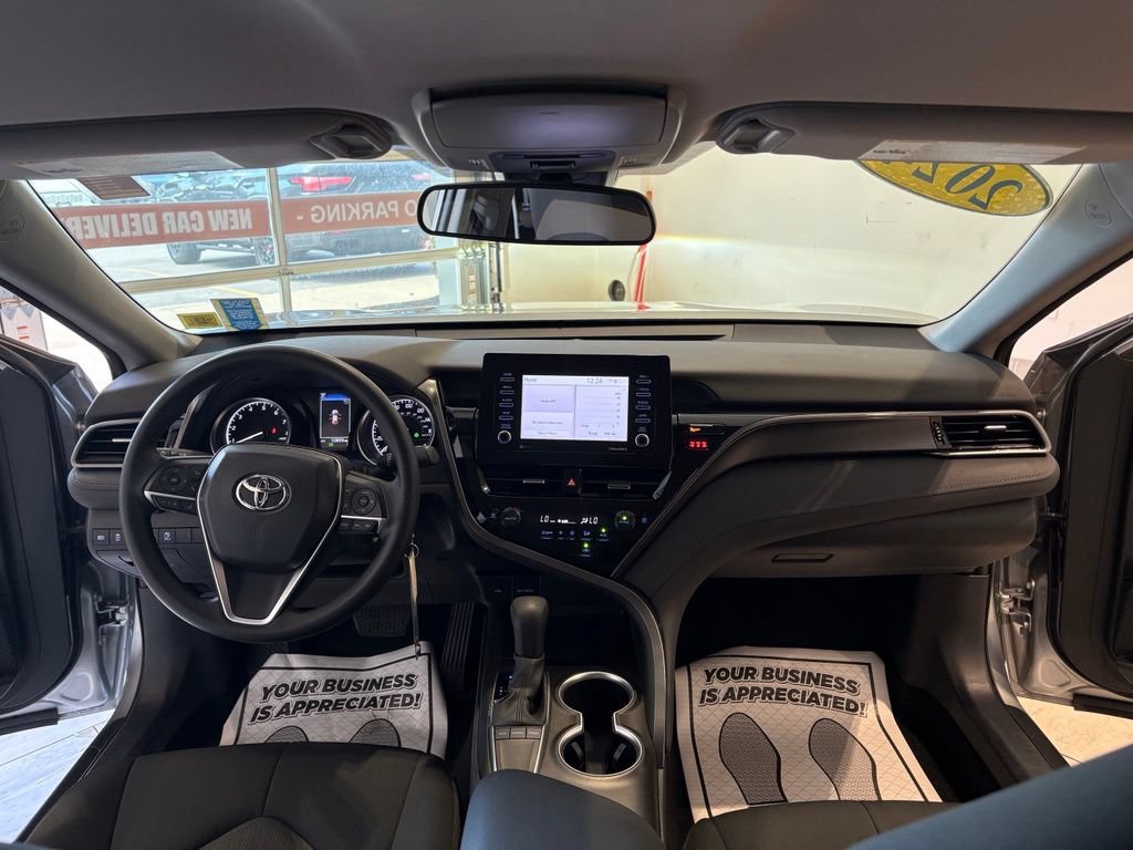 Used 2024 Toyota Camry LE FWD image 5