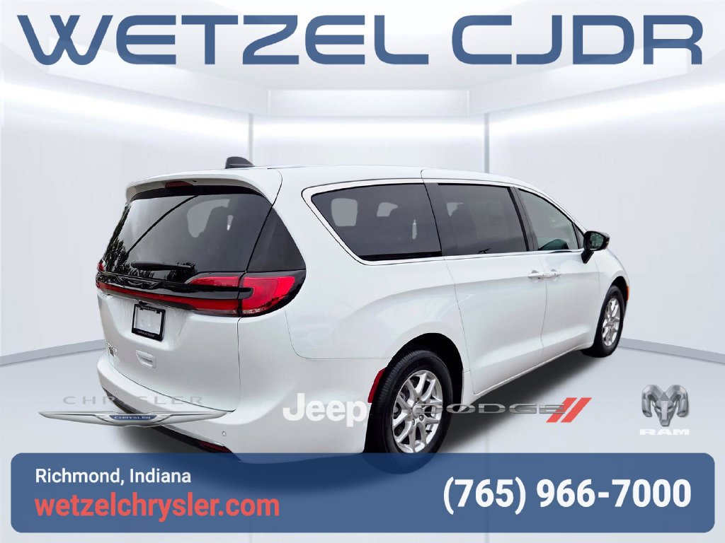 New 2027 Chrysler Pacifica Select FWD image 7