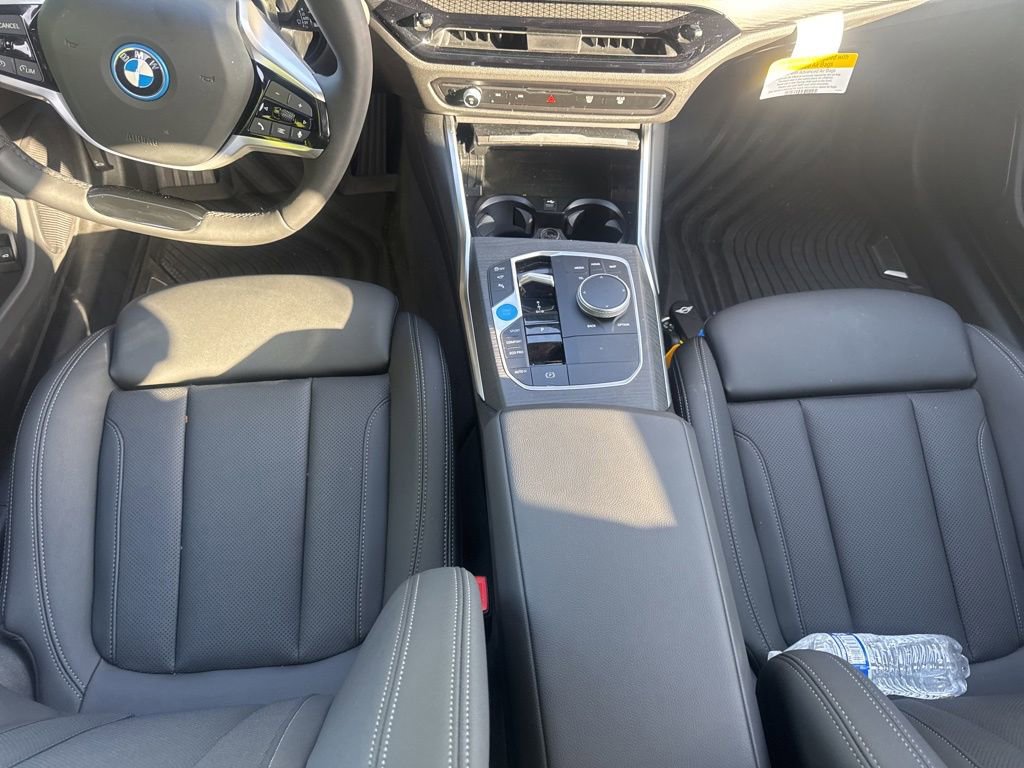 Used 2025 BMW i4 eDrive40 w/ Parking Assistance Package RWD image 18