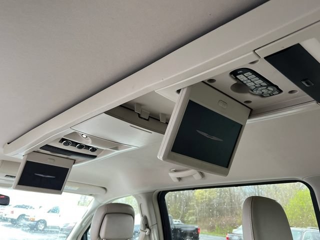 Used 2012 Chrysler Town & Country Limited FWD image 16