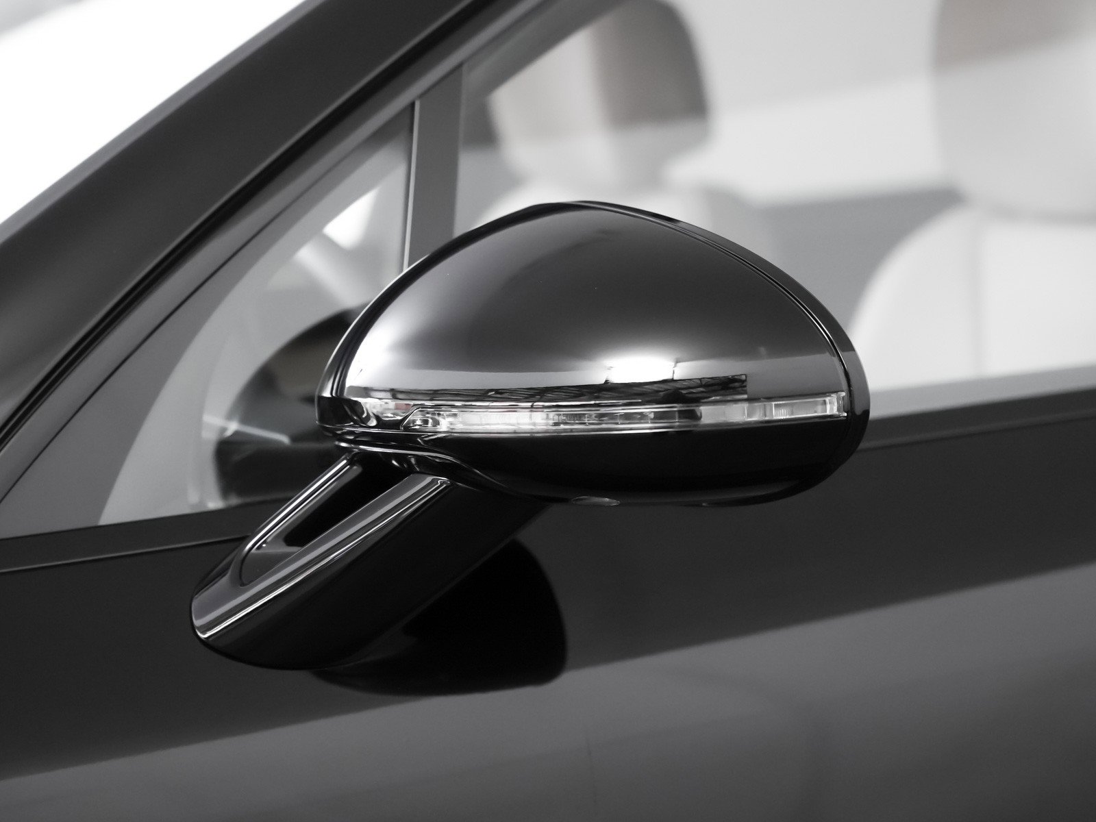 Used 2025 Porsche Macan S image 27