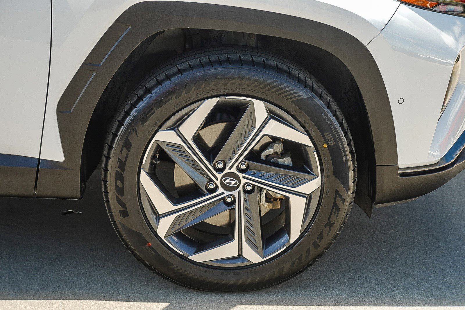 Used 2022 Hyundai Tucson Limited AWD/4WD image 11
