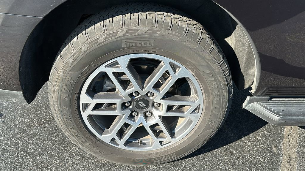 Used 2025 Ford Expedition Active AWD/4WD image 9