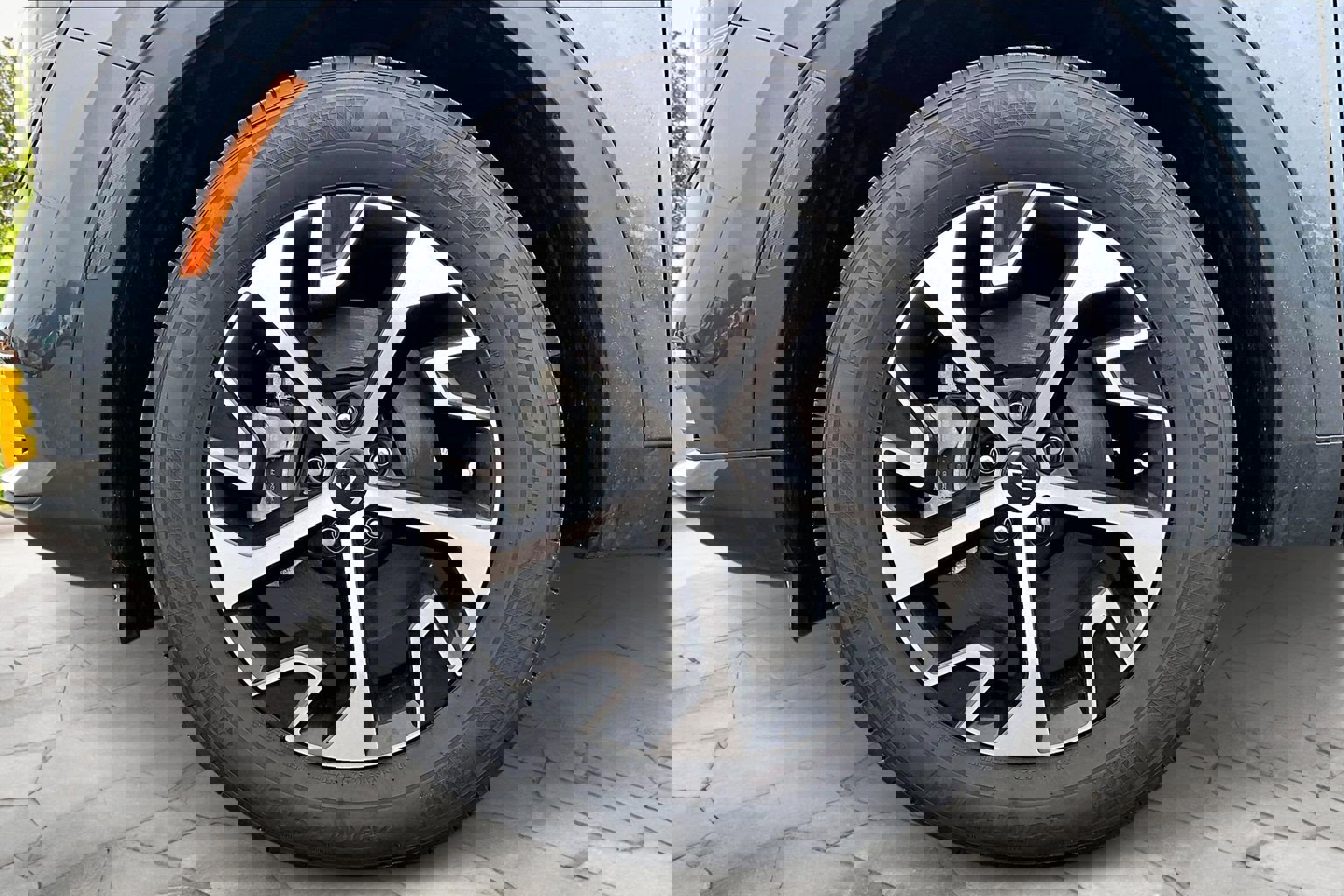 Used 2025 Kia Sportage EX image 9