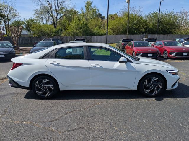Certified 2025 Hyundai Elantra Limited FWD image 3