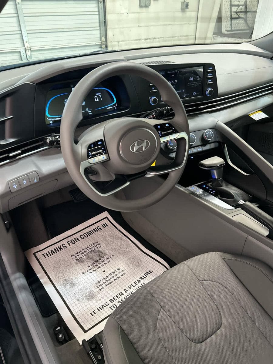New 2026 Hyundai Elantra SE FWD image 9