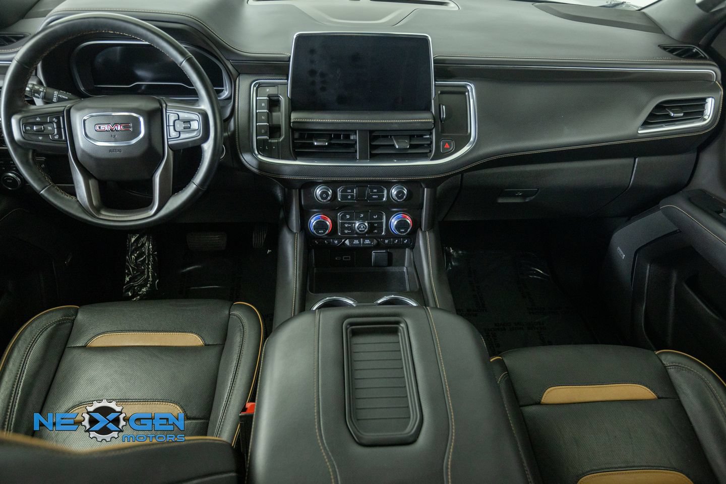 Used 2023 GMC Yukon XL AT4 w/ AT4 Premium Package AWD/4WD image 4