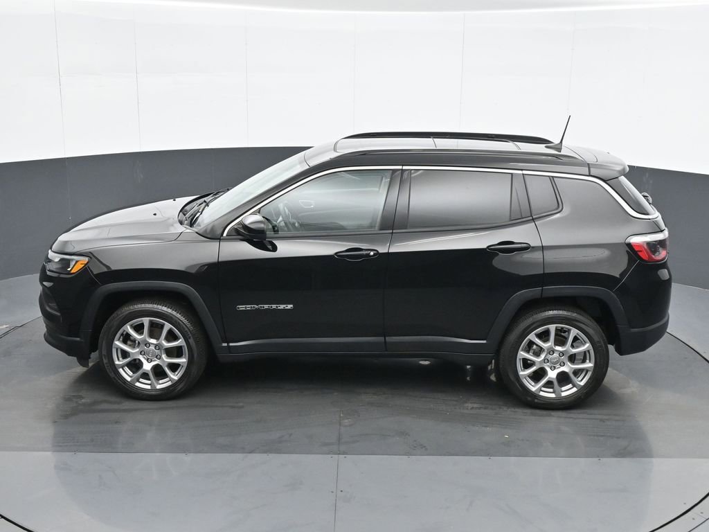 Used 2022 Jeep Compass Latitude w/ Sun and Sound Group image 18