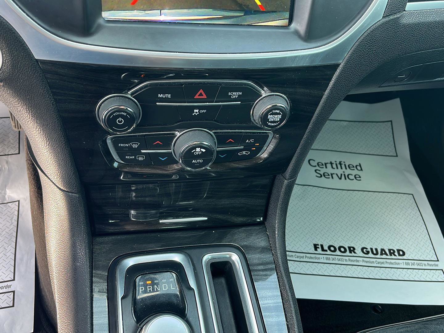 Used 2017 Chrysler 300 Limited w/ Value Package RWD image 15