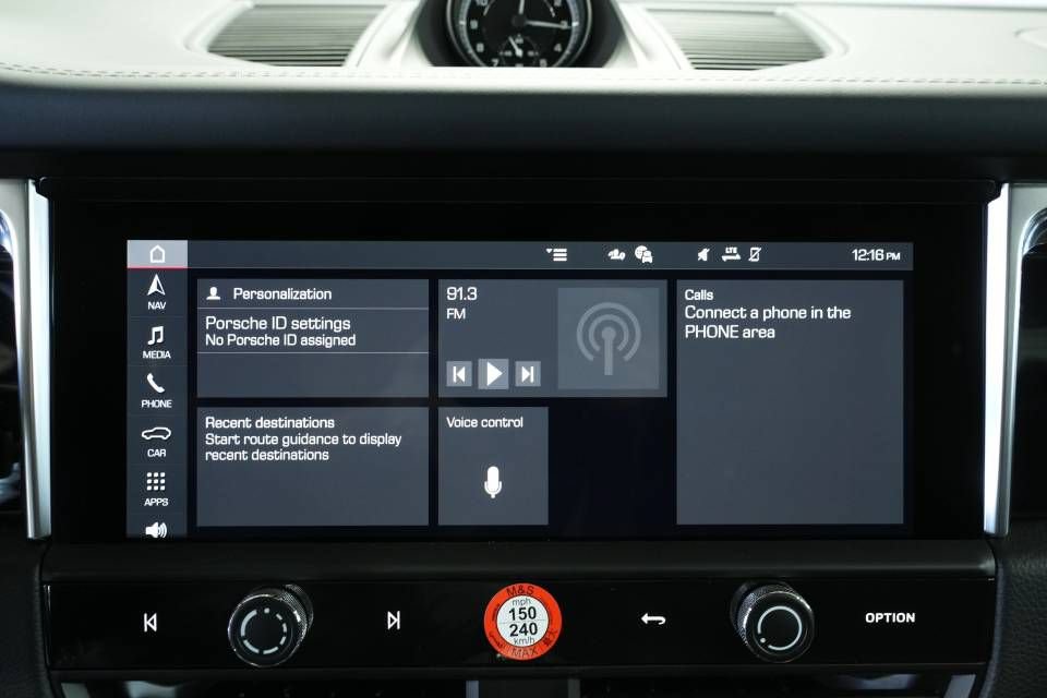 Certified 2026 Porsche Macan AWD/4WD image 17