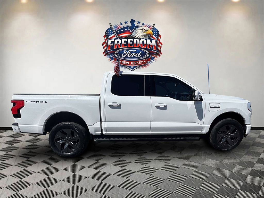 Used 2022 Ford F150 Lightning Lariat image 5