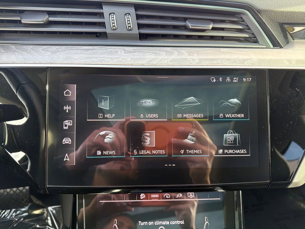 Used 2024 Audi Q8 e-tron Premium Plus w/ Premium Plus Package image 19