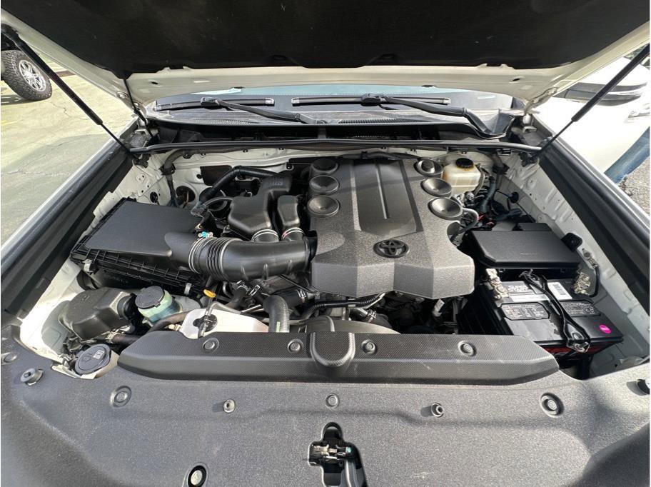 Used 2015 Toyota 4Runner Limited image 35