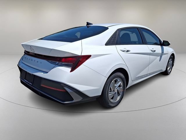 New 2026 Hyundai Elantra SE FWD image 7