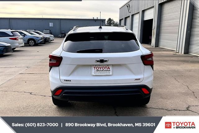 Used 2024 Chevrolet Trax RS w/ Sunroof Package image 4