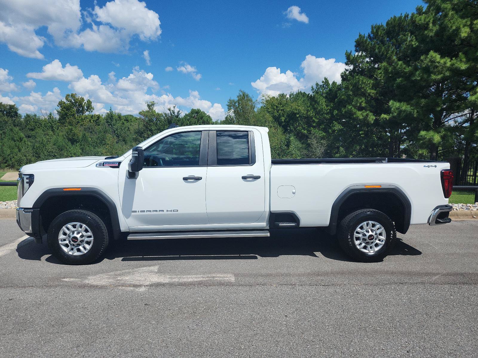 Used 2024 GMC Sierra 2500 Pro AWD/4WD image 2