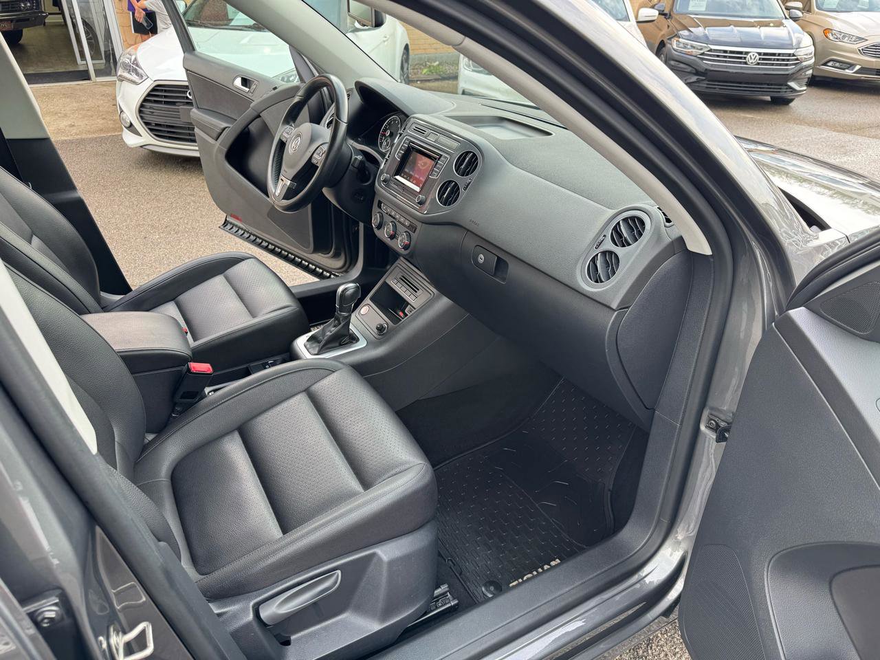 Used 2016 Volkswagen Tiguan S image 19