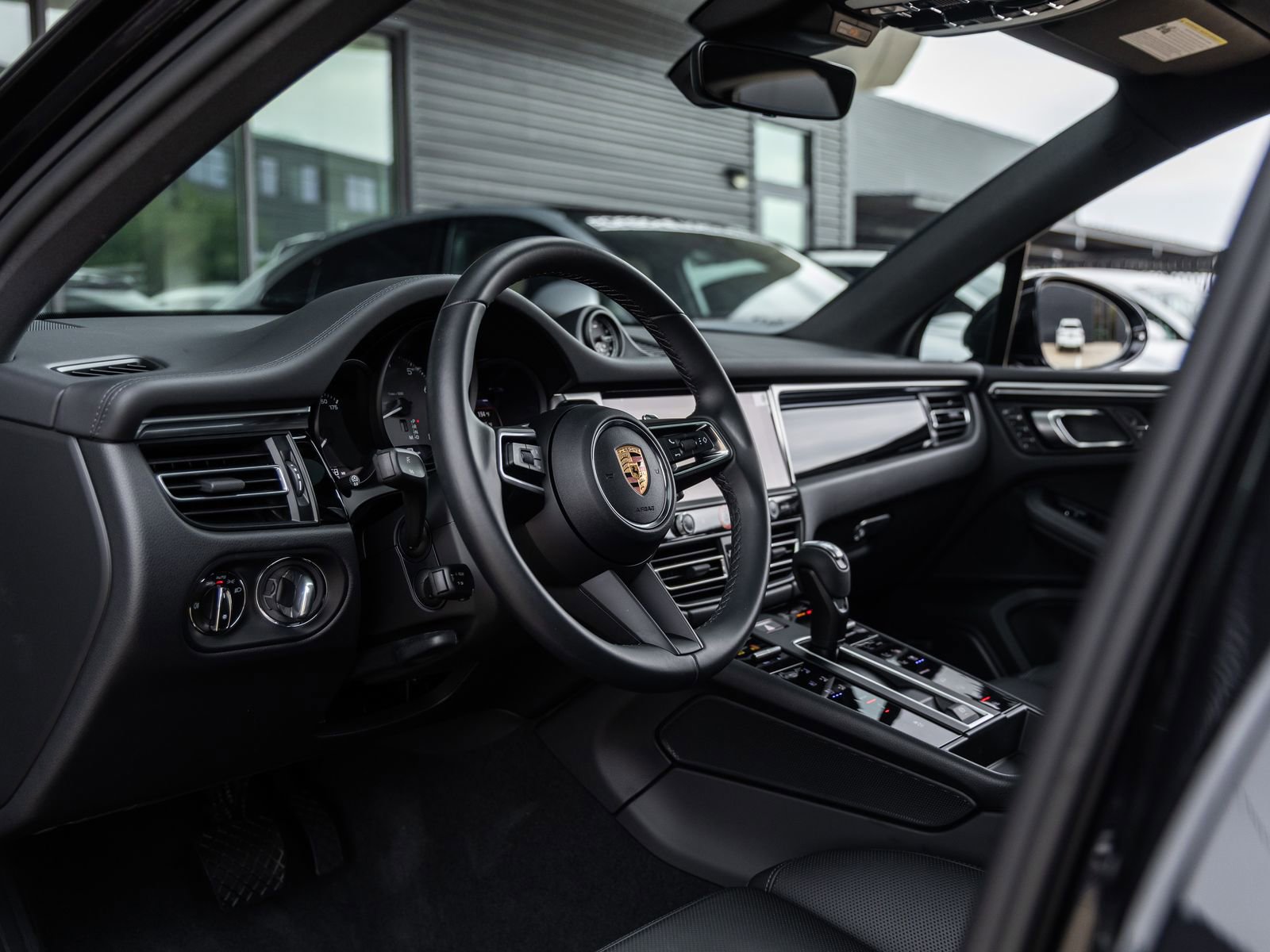 Certified 2022 Porsche Macan S image 4