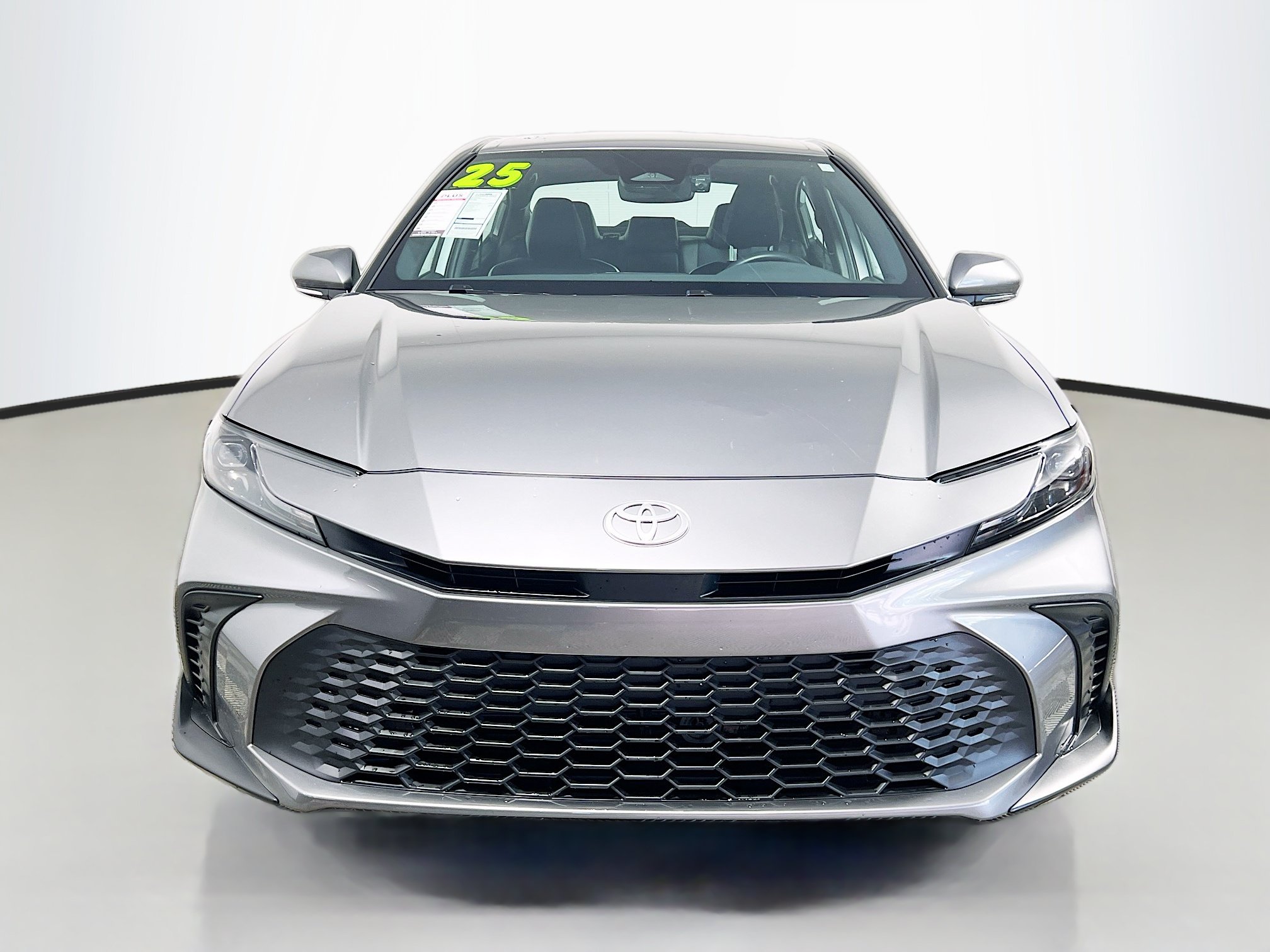 Used 2025 Toyota Camry SE FWD image 11