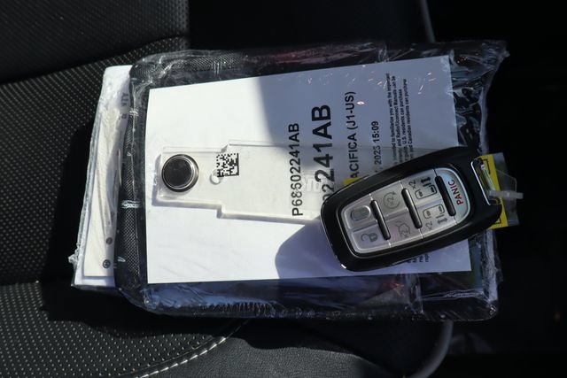 Used 2023 Chrysler Pacifica Limited w/ Trailer Tow Group AWD/4WD image 54