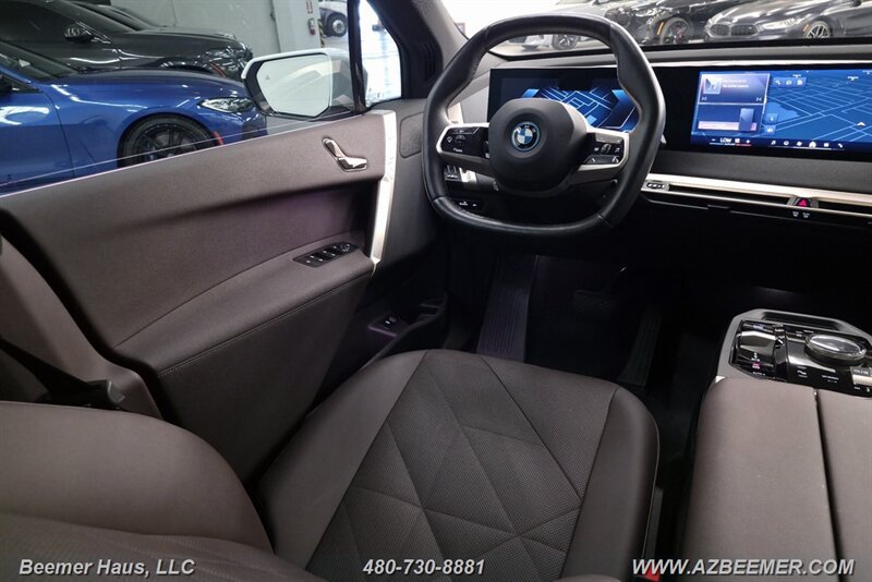 Used 2024 BMW iX xDrive50 w/ Sport Package AWD/4WD image 32