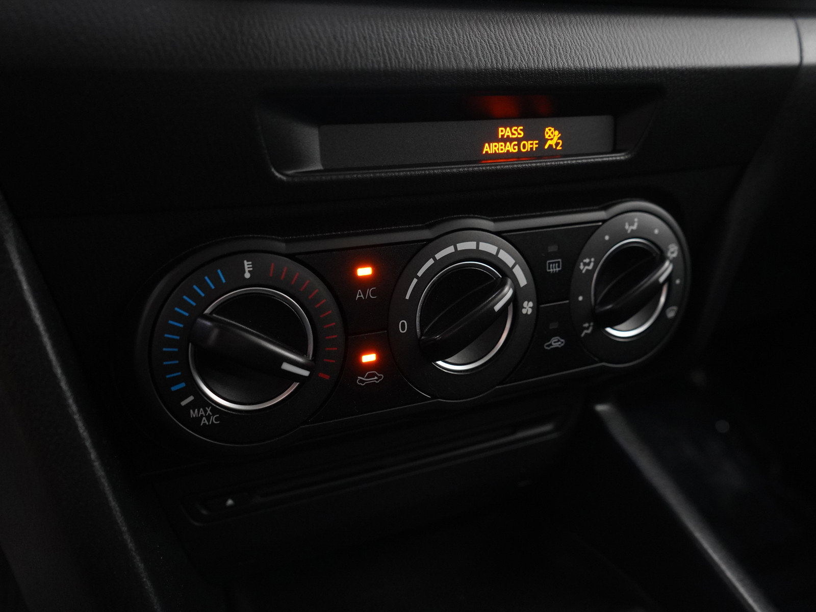 Used 2014 MAZDA MAZDA3 i Touring image 22
