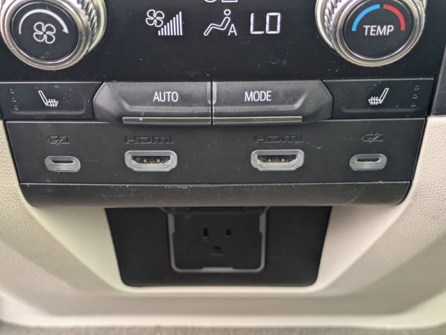 Used 2023 GMC Yukon XL Denali w/ Denali Reserve Package image 17