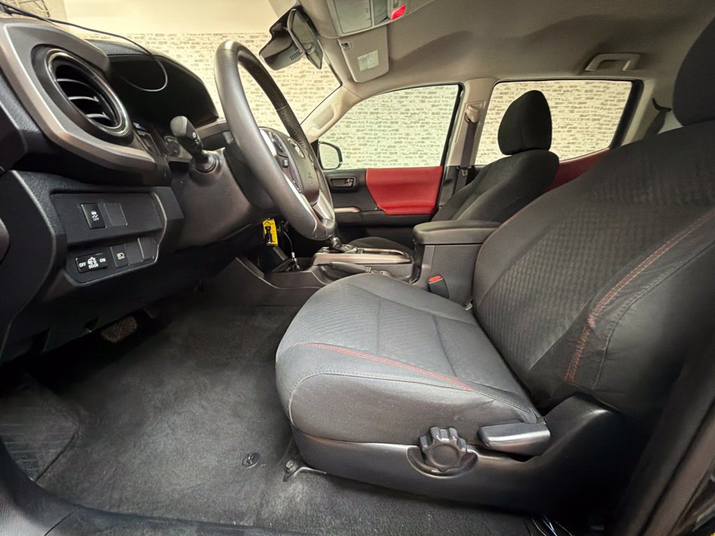 Used 2021 Toyota Tacoma SR5 w/ SR5 Appearance Package (SM) RWD image 23