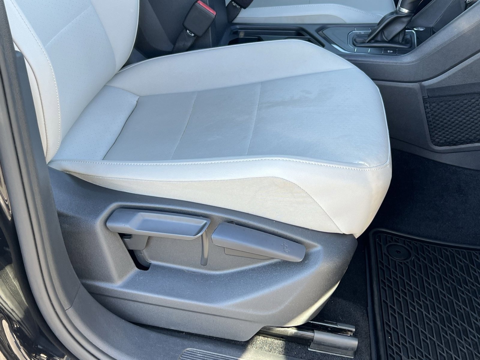 Used 2018 Volkswagen Tiguan SE image 31