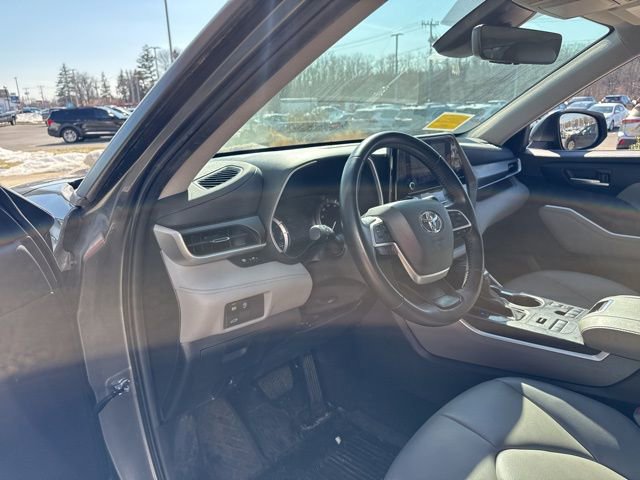 Used 2023 Toyota Highlander XLE AWD/4WD image 23