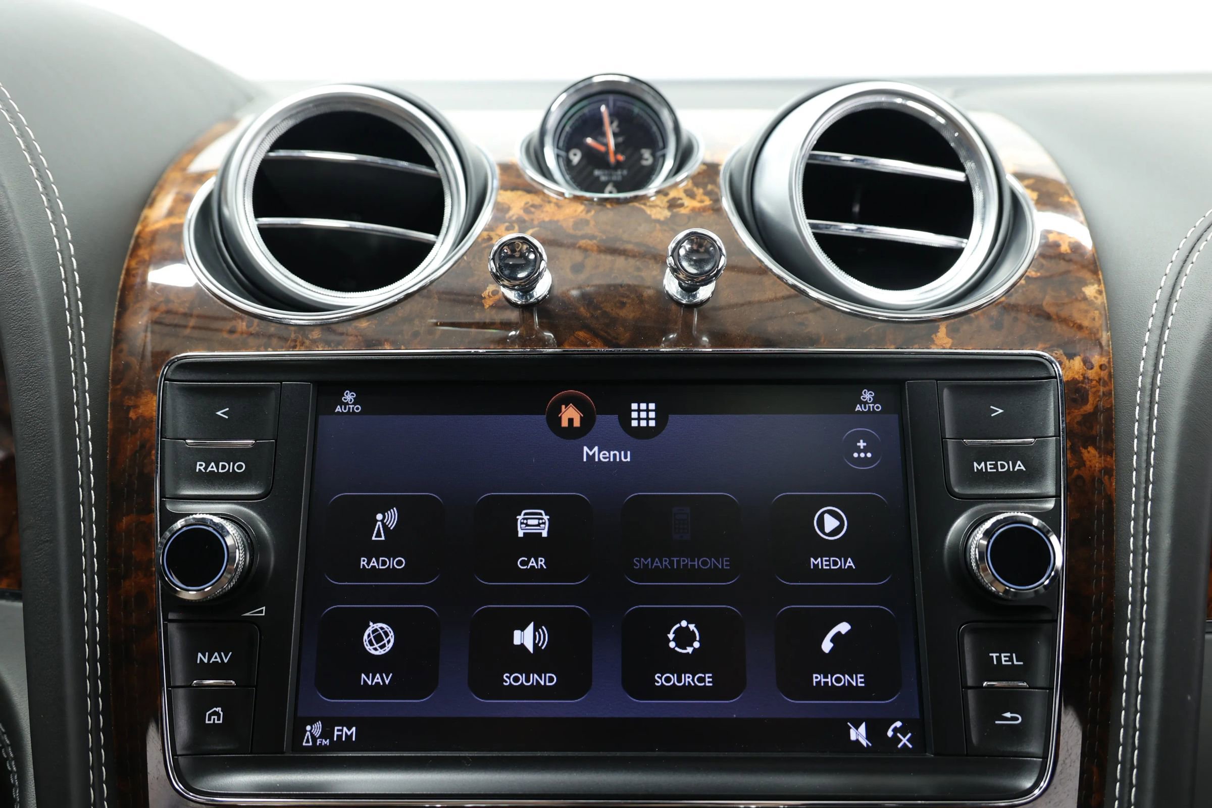 Used 2017 Bentley Bentayga image 40