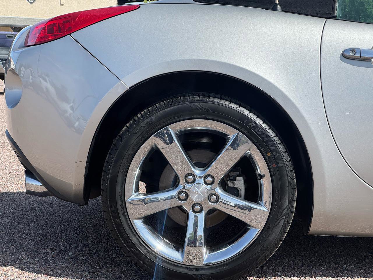 Used 2006 Pontiac Solstice Convertible w/ Premium Package RWD image 21