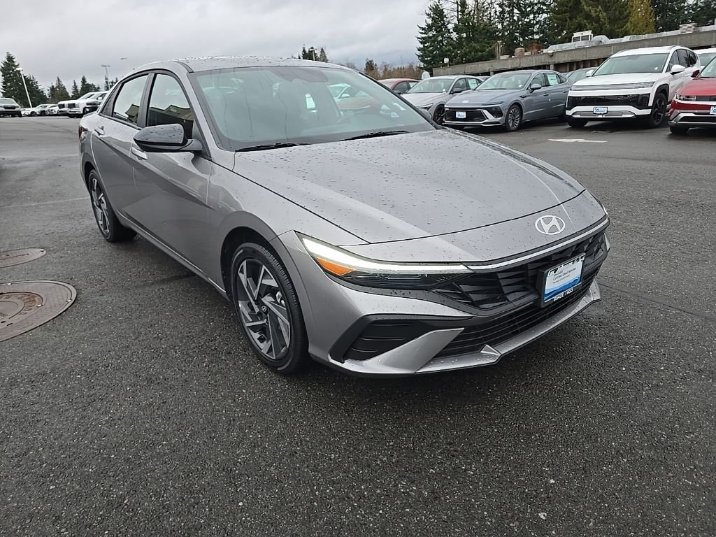 Certified 2025 Hyundai Elantra SEL image 8