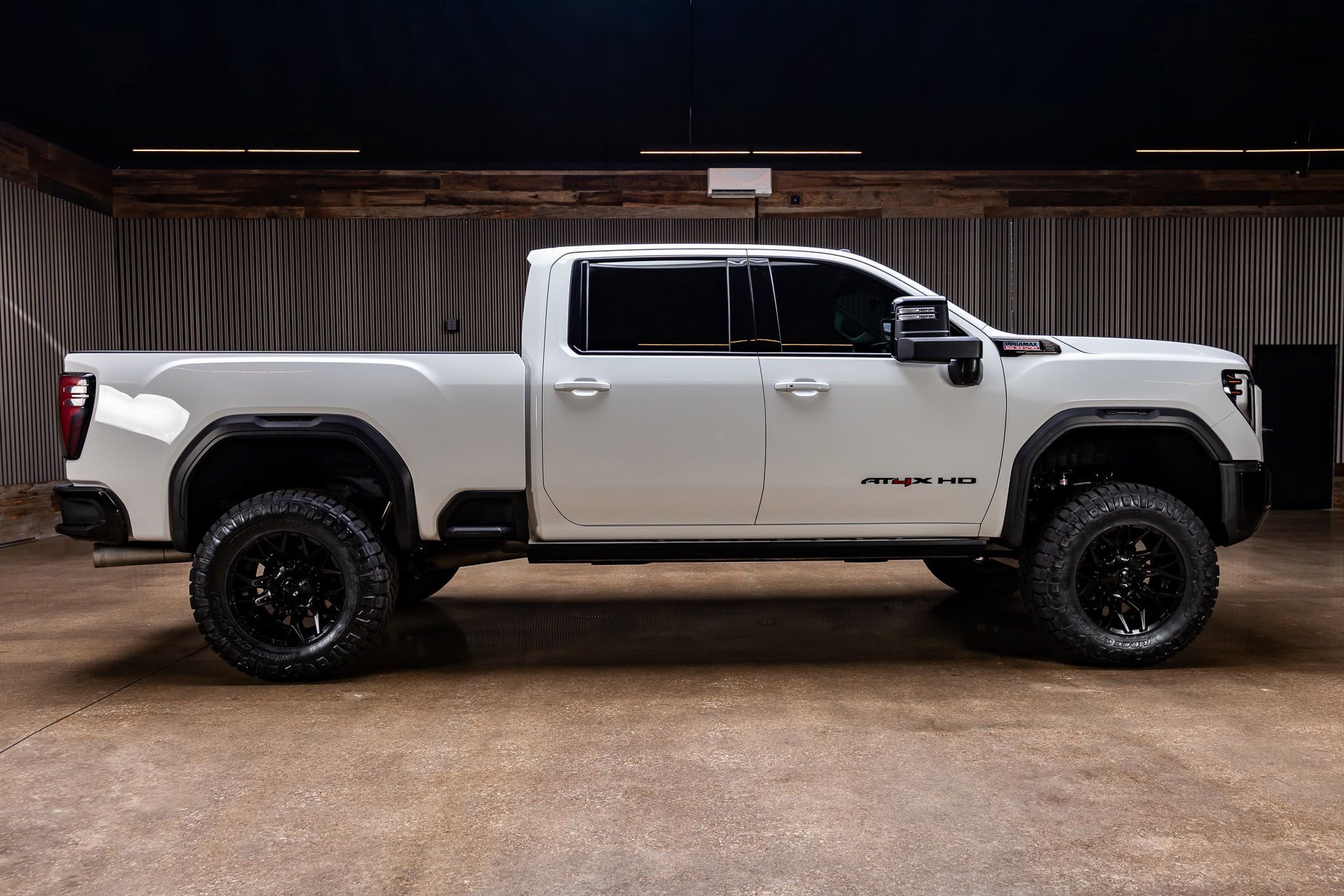 Used 2024 GMC Sierra 2500 AT4X AWD/4WD image 11
